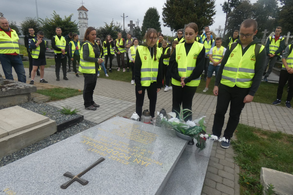 Młodzieżowy Rajd Szlakiem Miejsc Pamięci Narodowej