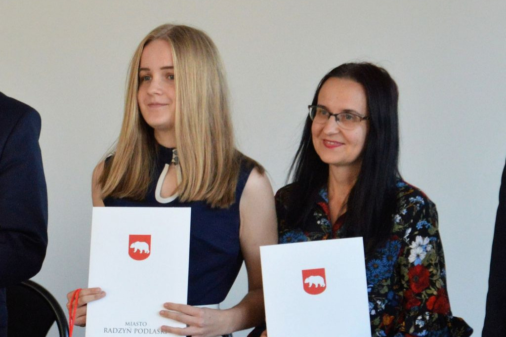 Wyróżnienia dla uczniów podczas sesji Rady Miasta