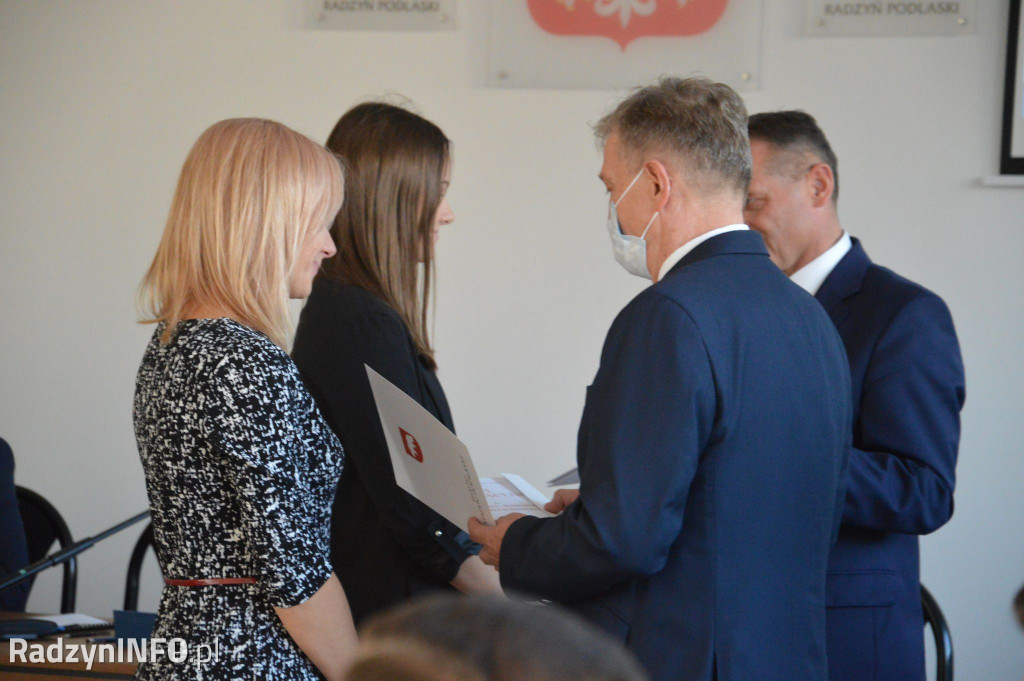 Wyróżnienia dla uczniów podczas sesji Rady Miasta