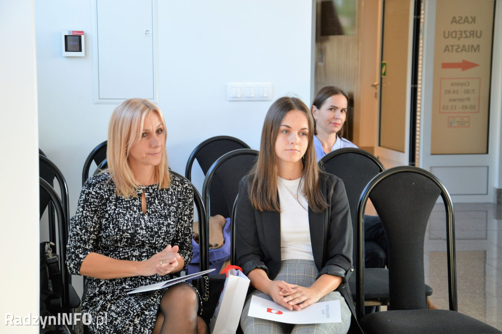 Wyróżnienia dla uczniów podczas sesji Rady Miasta
