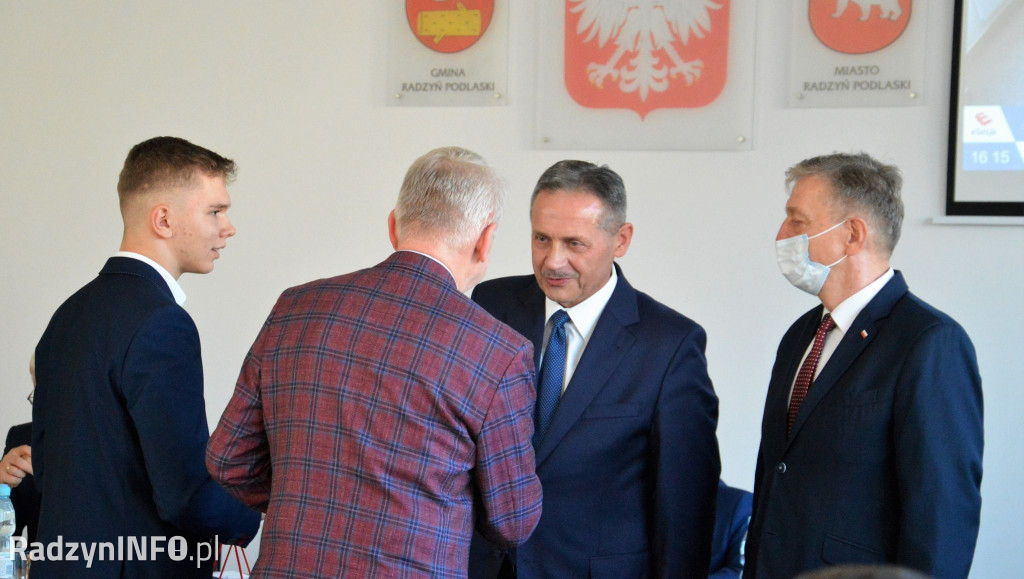 Wyróżnienia dla uczniów podczas sesji Rady Miasta