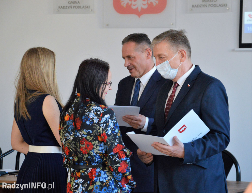 Wyróżnienia dla uczniów podczas sesji Rady Miasta