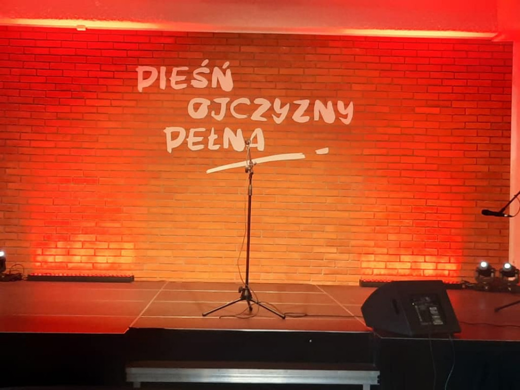 Oliwia Wierzchowska na festiwalu pieśni patriotycznej