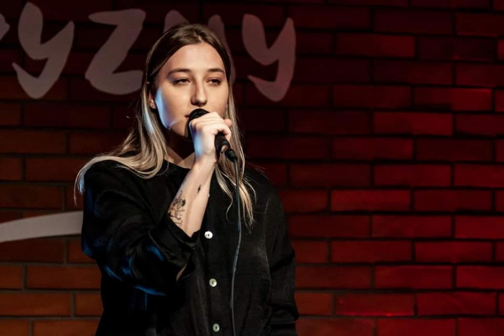 Oliwia Wierzchowska na festiwalu pieśni patriotycznej