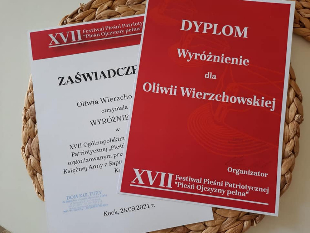 Oliwia Wierzchowska na festiwalu pieśni patriotycznej