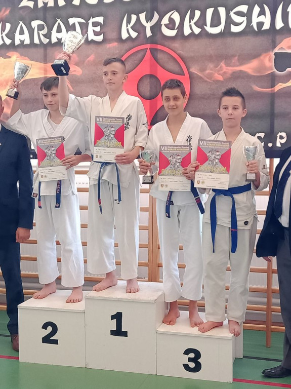 Karatecy z Kąkolewnicy na turnieju w Płoskiem