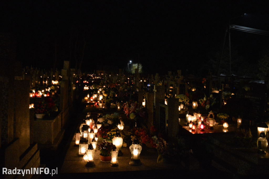 Radzyńskie cmentarze wieczorem