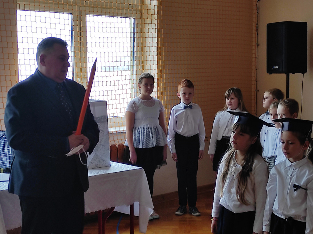 Ślubowanie pierwszaków w SP w Sobolach