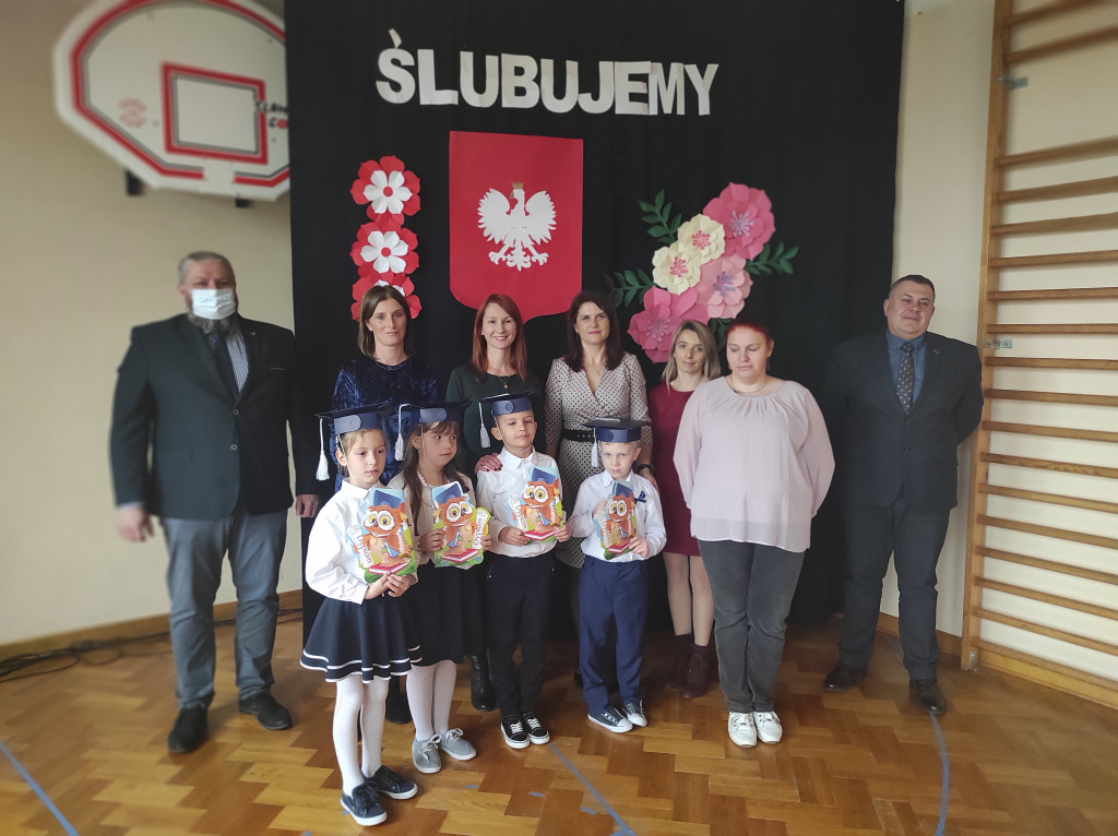 Ślubowanie pierwszaków w SP w Sobolach