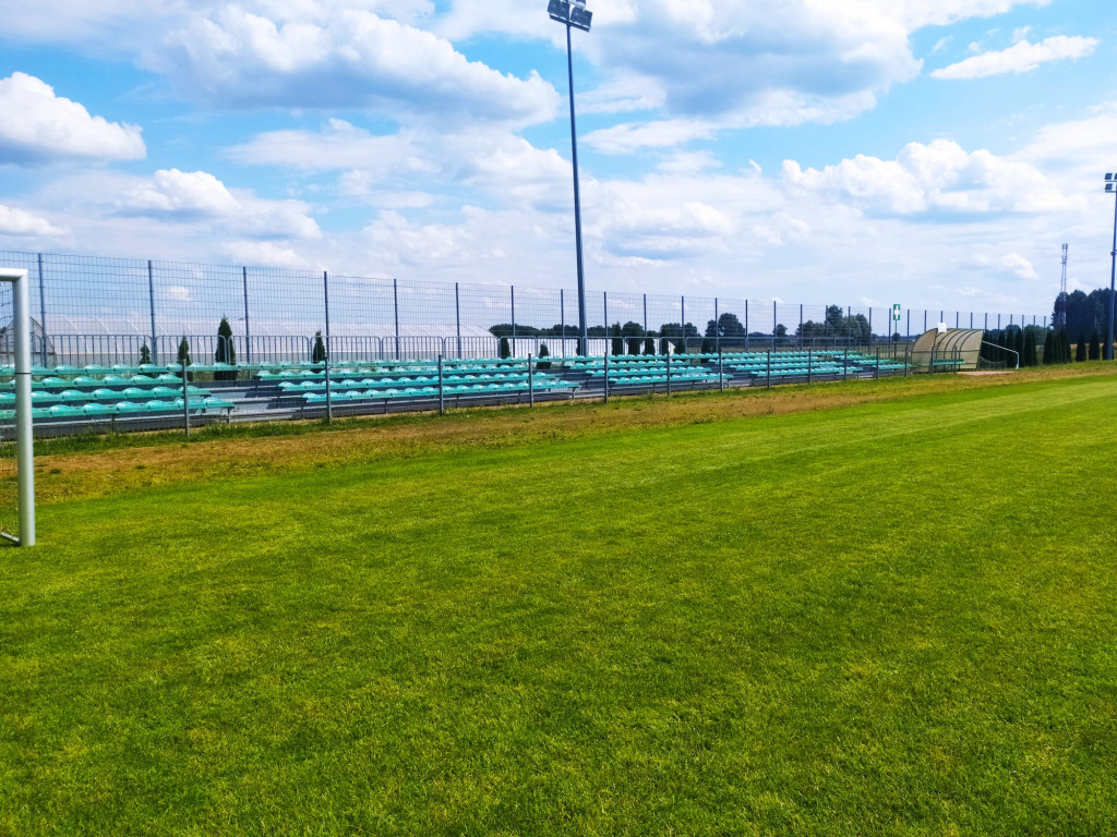 Odnowienie trybun na stadionie Gromu Kąkolewnica