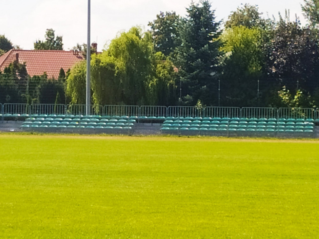 Odnowienie trybun na stadionie Gromu Kąkolewnica
