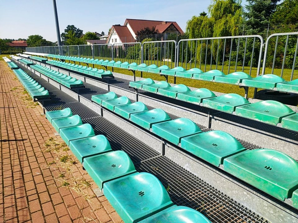 Odnowienie trybun na stadionie Gromu Kąkolewnica