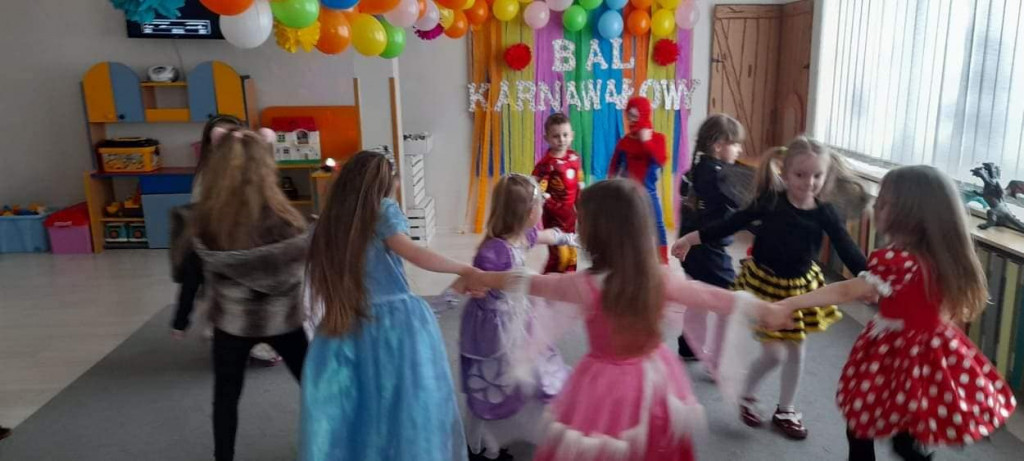 Bal karnawałowy w 