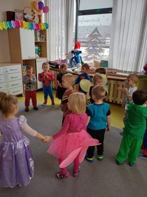 Bal karnawałowy w 