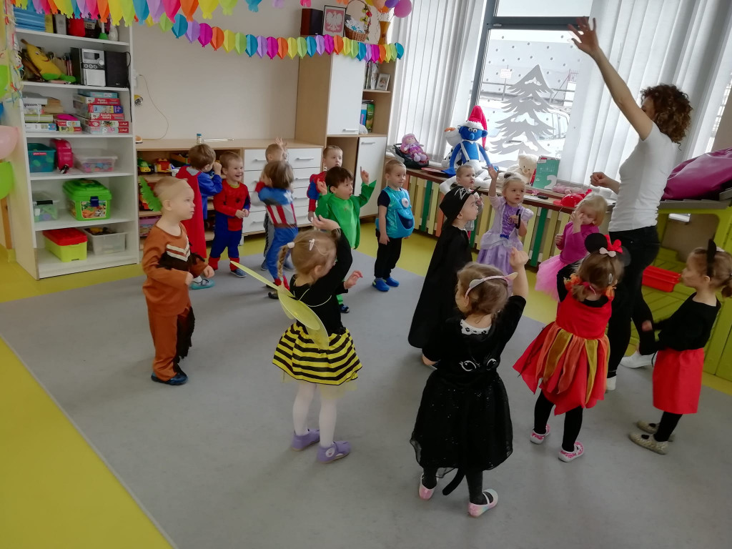 Bal karnawałowy w 