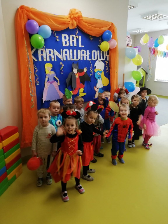 Bal karnawałowy w 
