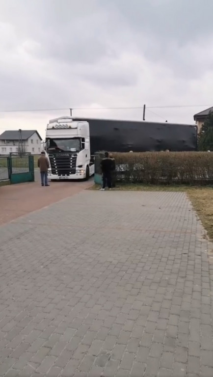 TIR z darami rozładowany w Ulanie w 40 minut!