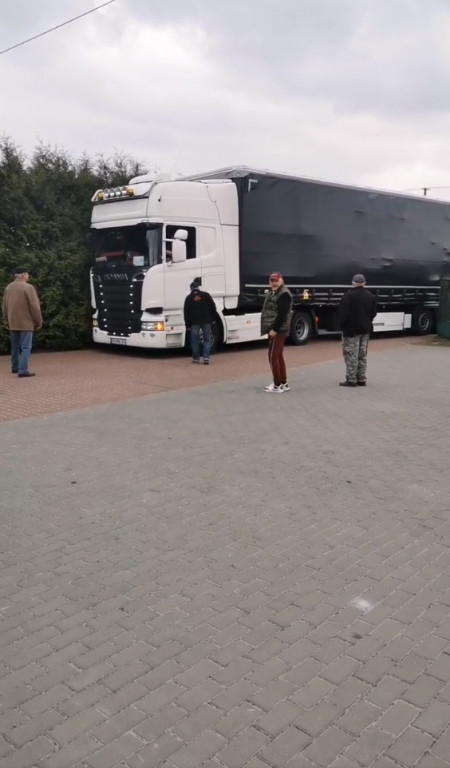 TIR z darami rozładowany w Ulanie w 40 minut!
