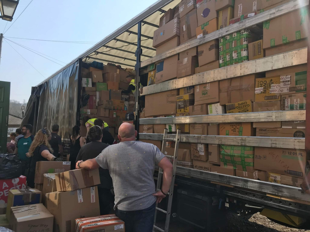 TIR z darami rozładowany w Ulanie w 40 minut!