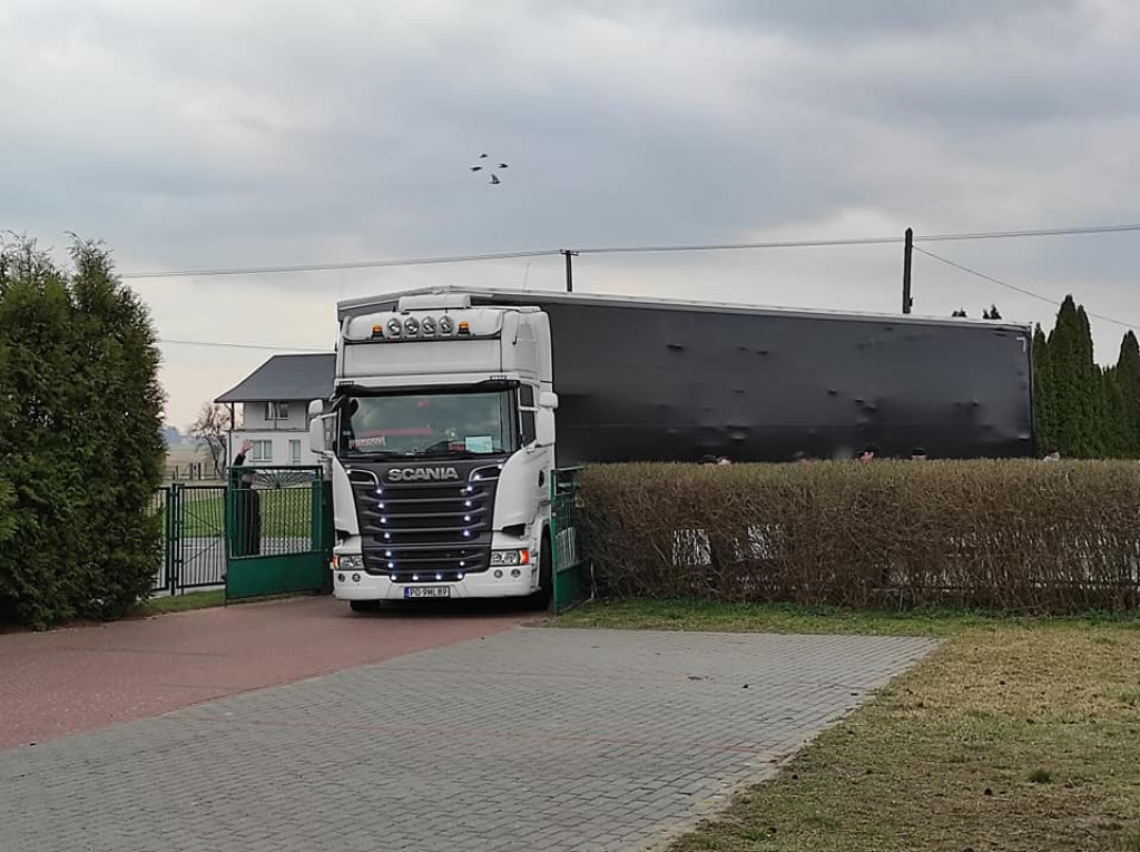 TIR z darami rozładowany w Ulanie w 40 minut!