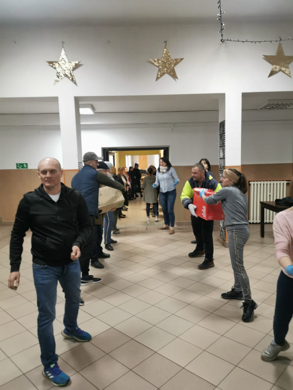 TIR z darami rozładowany w Ulanie w 40 minut!