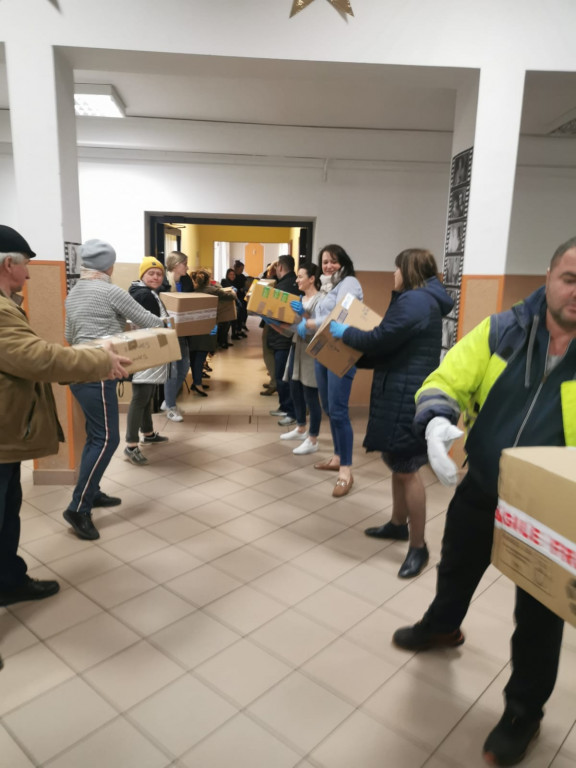 TIR z darami rozładowany w Ulanie w 40 minut!