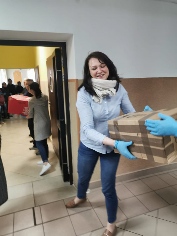 TIR z darami rozładowany w Ulanie w 40 minut!