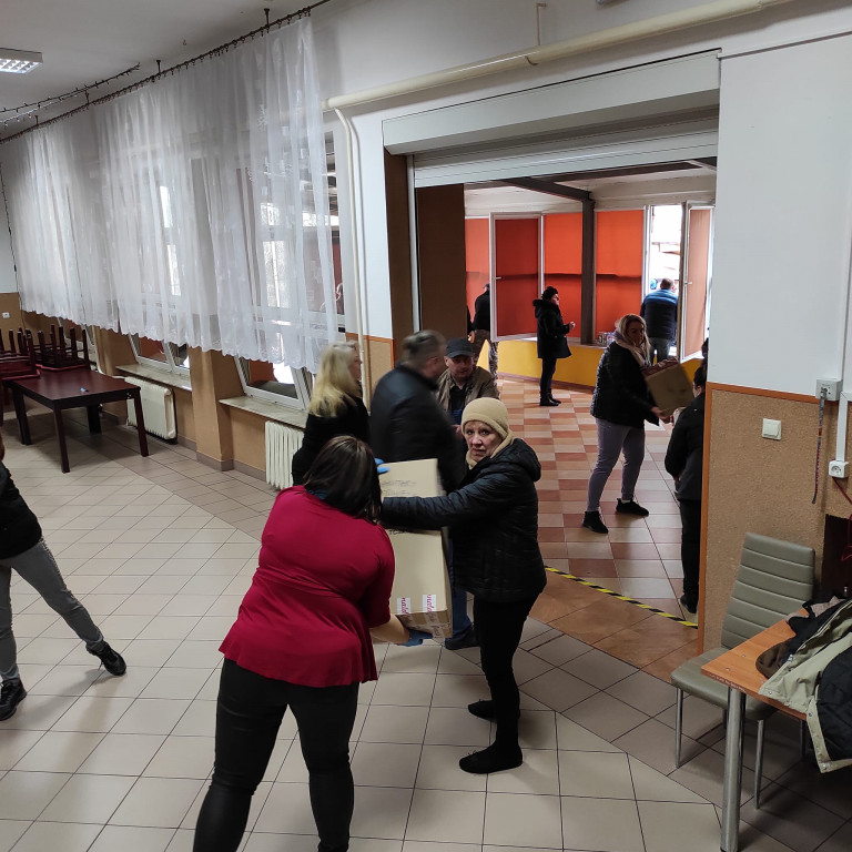 TIR z darami rozładowany w Ulanie w 40 minut!