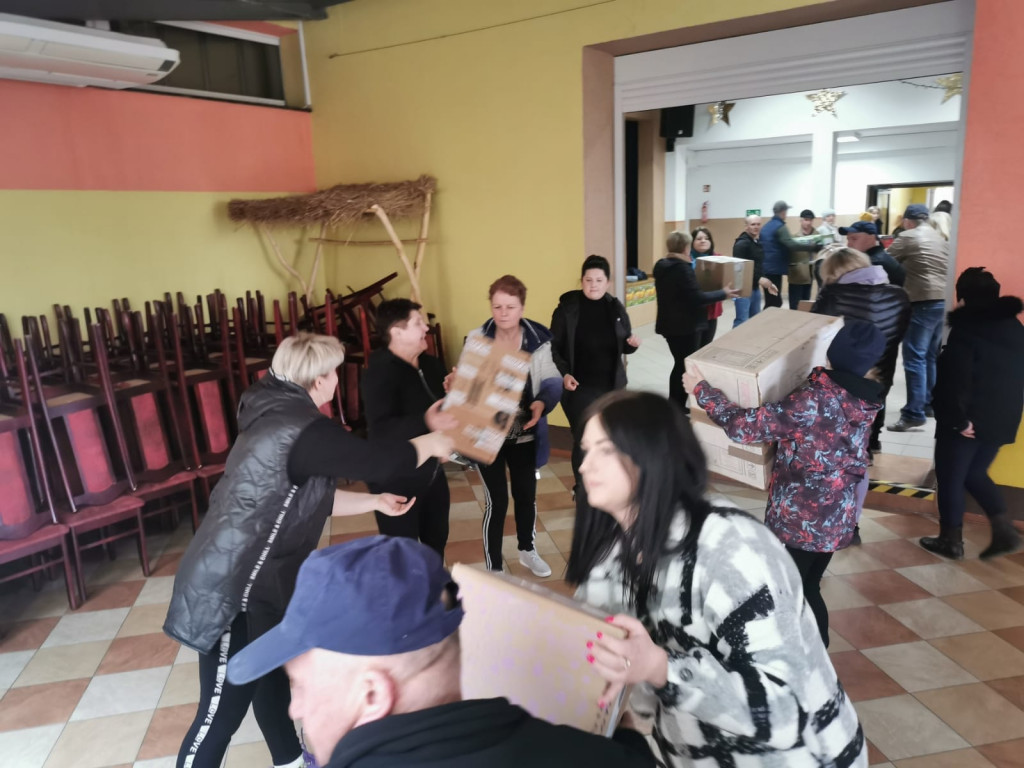 TIR z darami rozładowany w Ulanie w 40 minut!