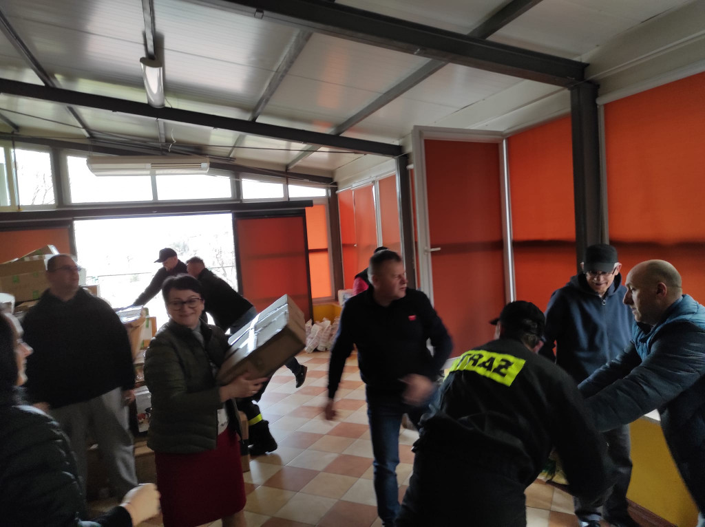 TIR z darami rozładowany w Ulanie w 40 minut!