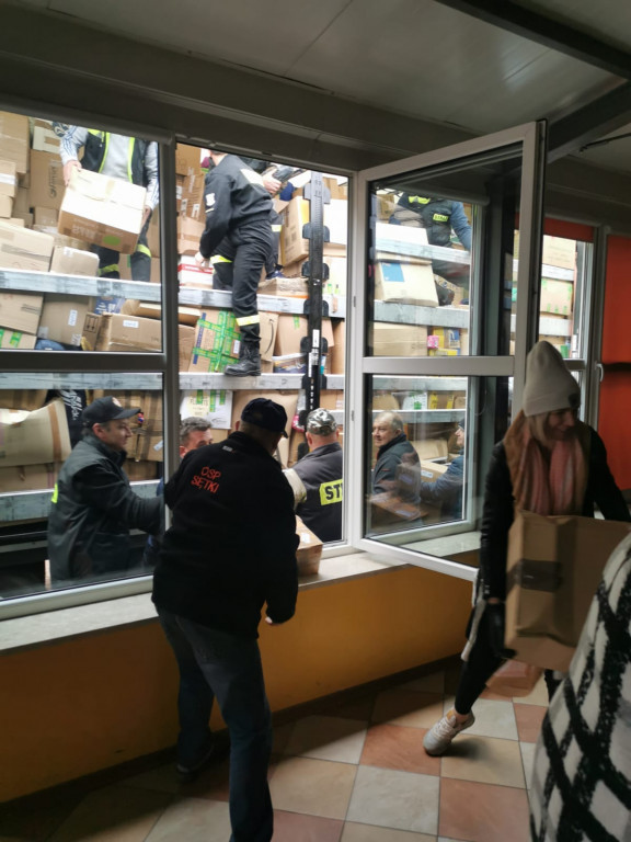 TIR z darami rozładowany w Ulanie w 40 minut!