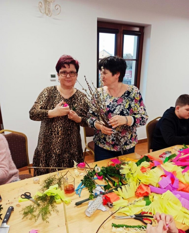 Warsztaty wicia palm wielkanocnych w Żabikowie
