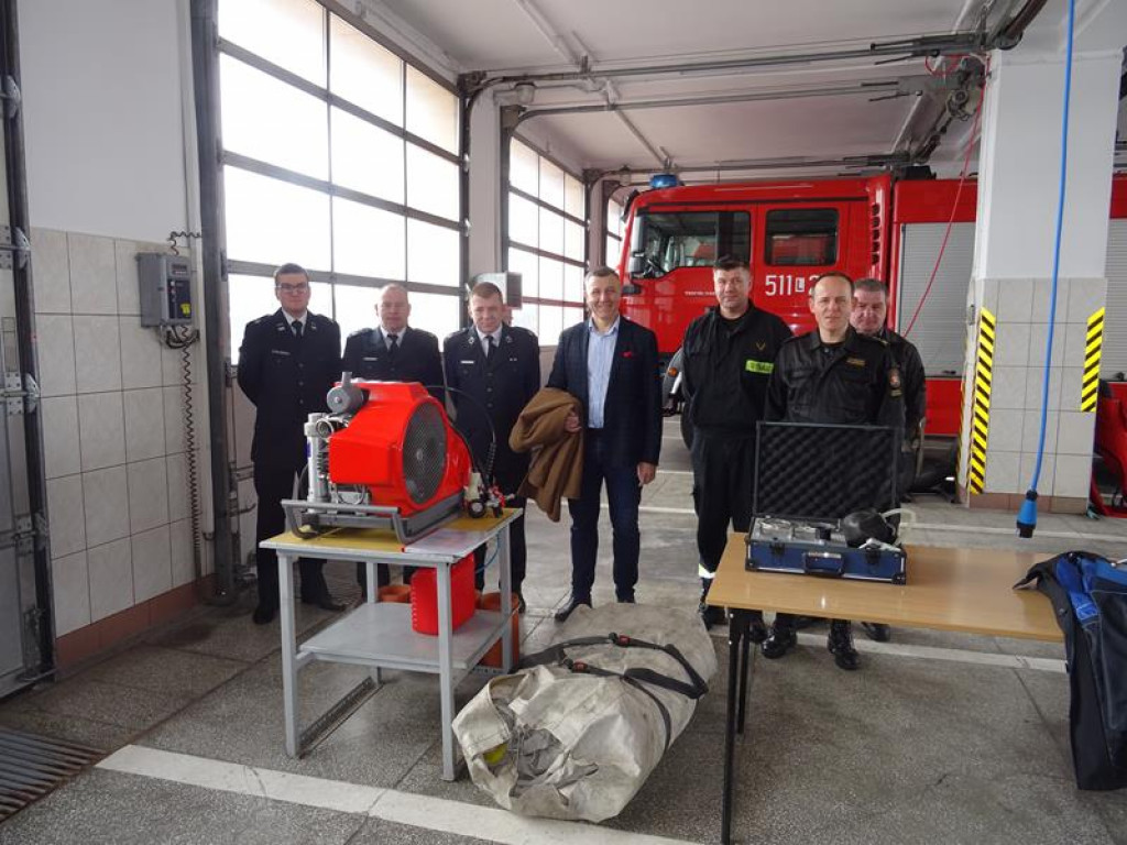Przekazanie sprzętu OSP w Komarówce Podlaskiej