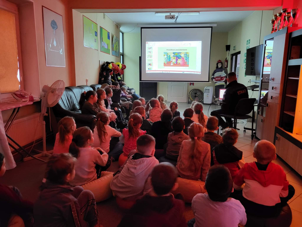 Wizyta uczniów SP w Białce w sali 