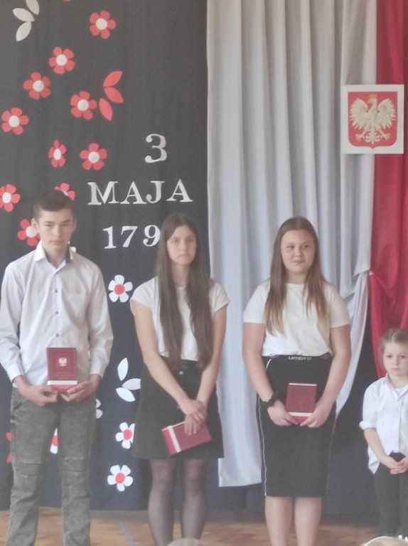 Akademia z okazji 3 maja w szkole w Sobolach