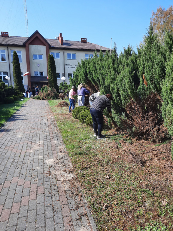 Akcja porządkowania placu SP w Sobolach