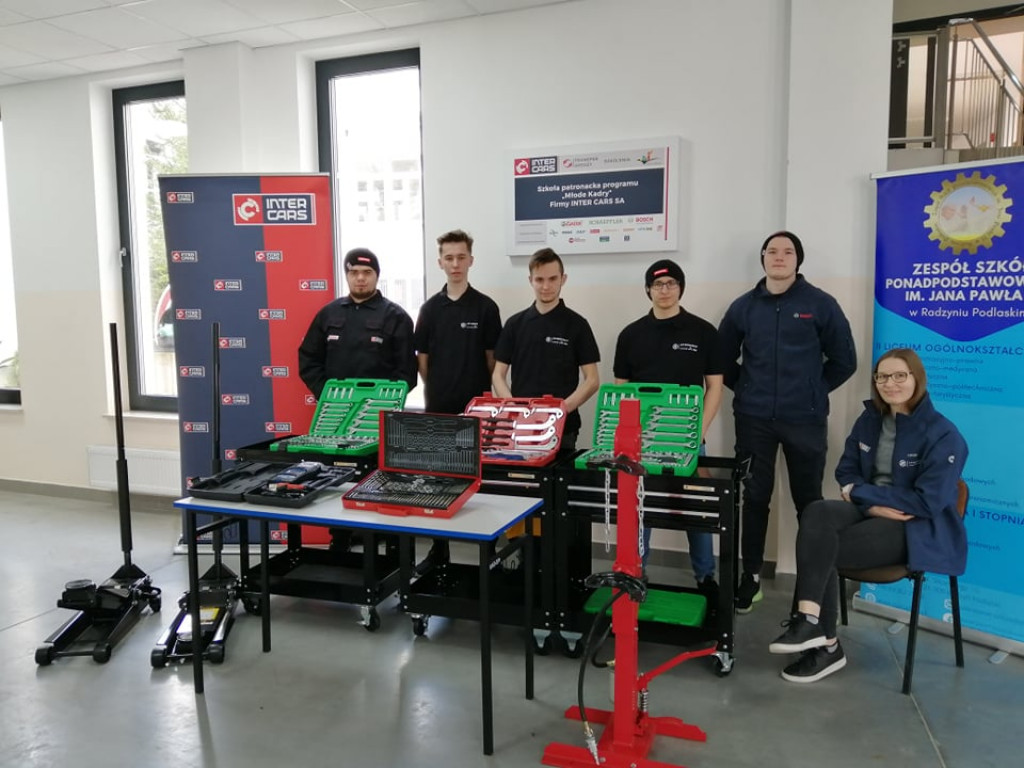 Przekazanie sprzętu ZSP przez firmę Inter Cars