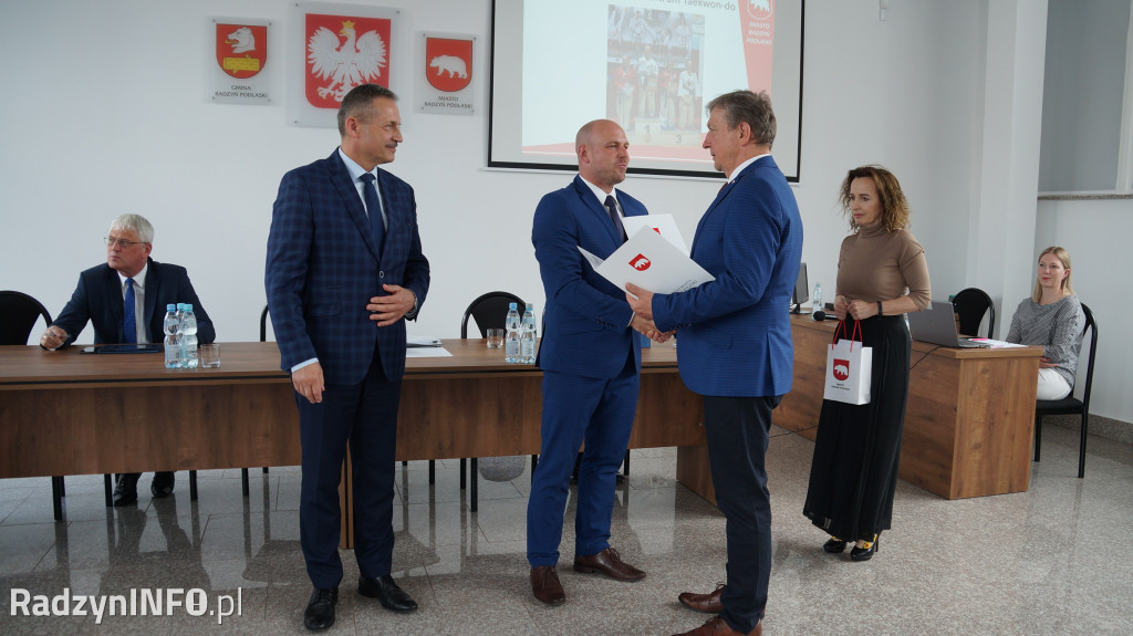 Sportowcy i trenerzy nagrodzeni na sesji RM