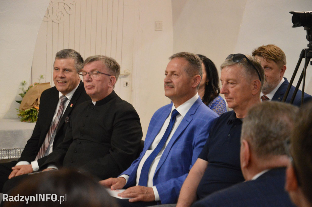 Wręczenie tytułu E. Dzikowskiej i wystawa zdjęć