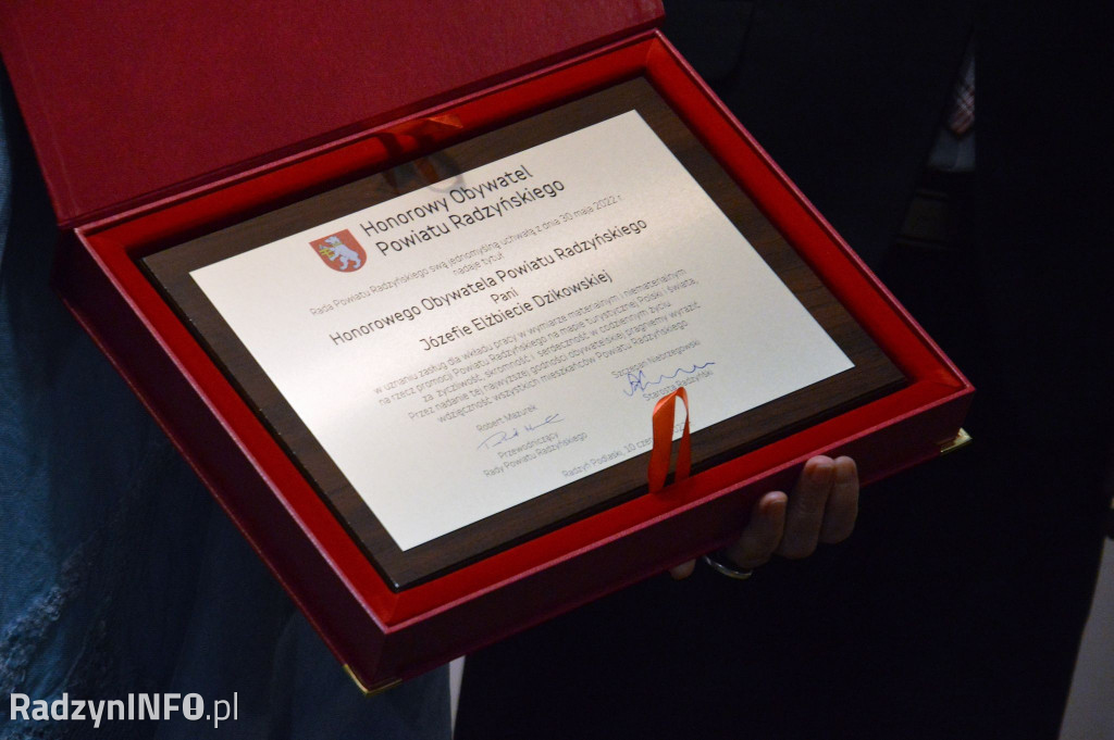 Wręczenie tytułu E. Dzikowskiej i wystawa zdjęć