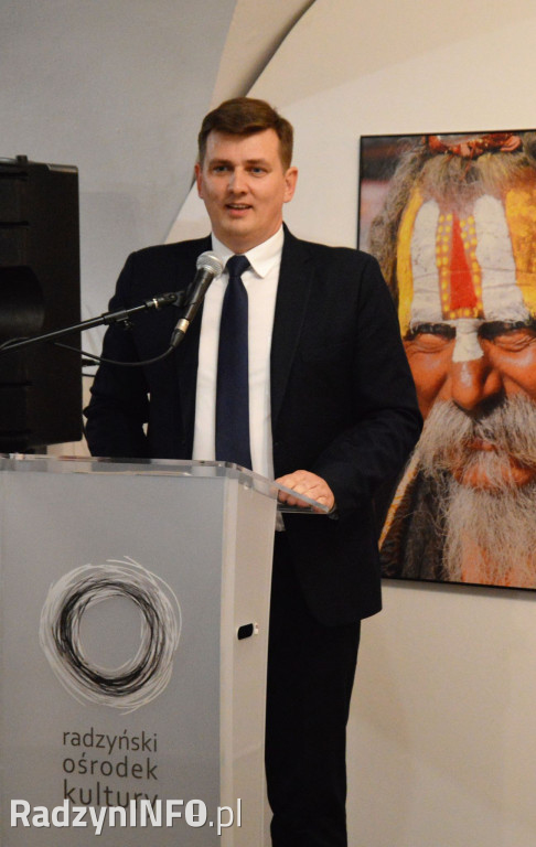 Wręczenie tytułu E. Dzikowskiej i wystawa zdjęć