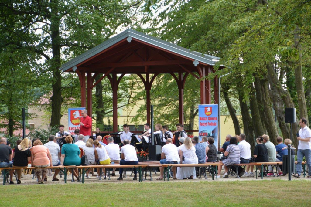 Koncert orkiestry Arti Sentemo w Żabikowie