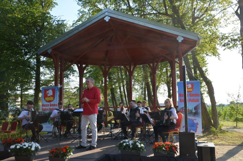 Koncert orkiestry Arti Sentemo w Żabikowie