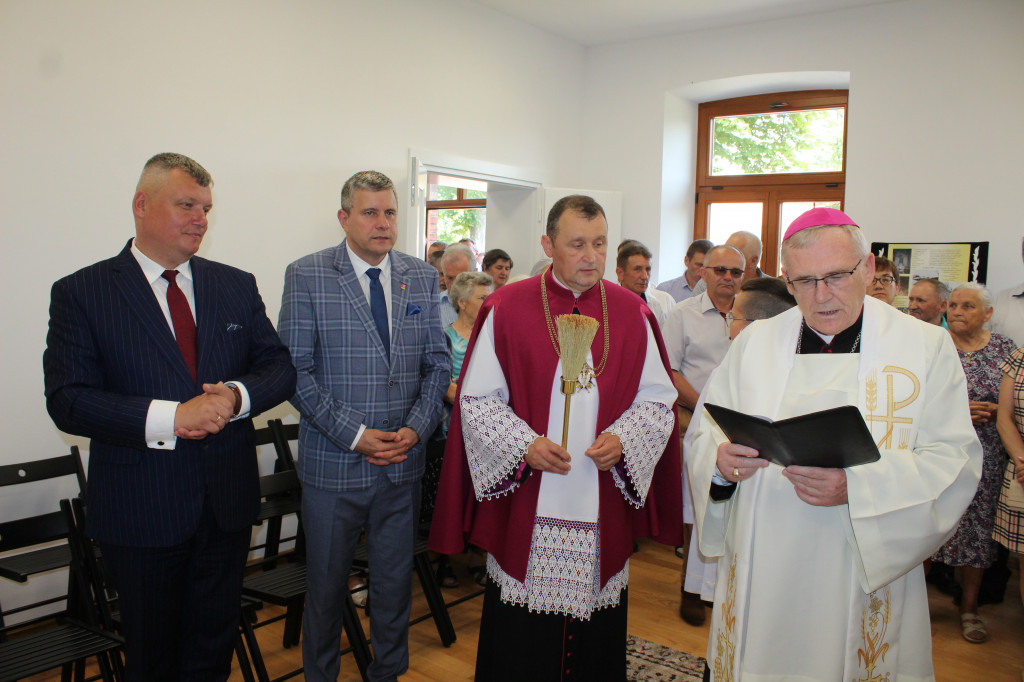 Otwarcie izby pamięci i klubu seniora w Komarówce