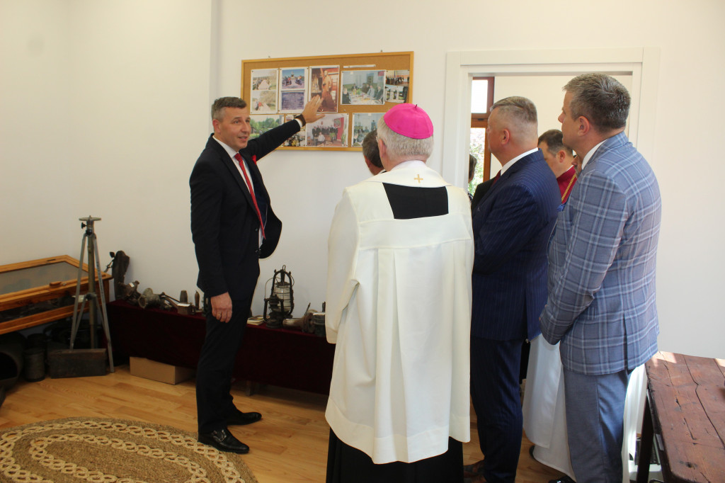 Otwarcie izby pamięci i klubu seniora w Komarówce