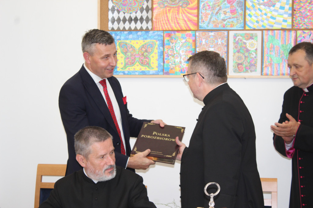 Otwarcie izby pamięci i klubu seniora w Komarówce