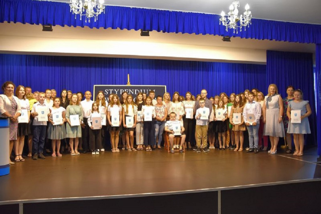 Uroczystość przyznania stypendiów w Kąkolewnicy
