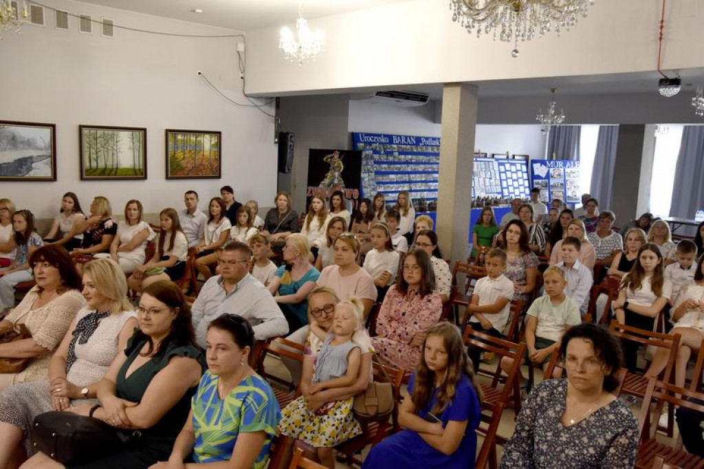 Uroczystość przyznania stypendiów w Kąkolewnicy