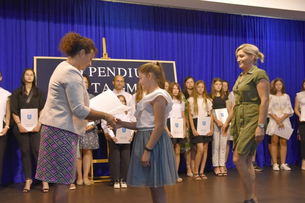 Uroczystość przyznania stypendiów w Kąkolewnicy