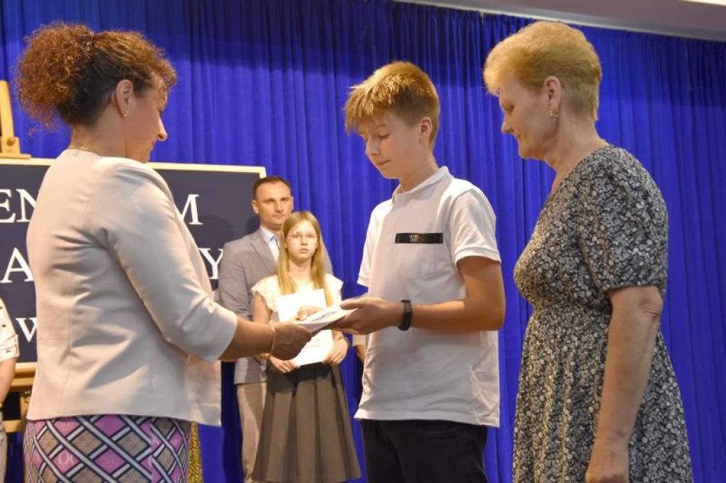 Uroczystość przyznania stypendiów w Kąkolewnicy
